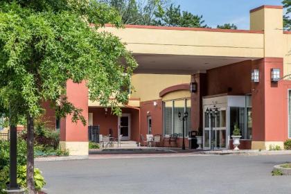 Clarion Hotel & Suites Hamden - New Haven - image 19