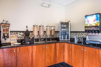 Clarion Hotel & Suites Hamden - New Haven - image 5