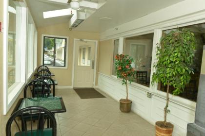 Whitney Inn & Suites - image 4
