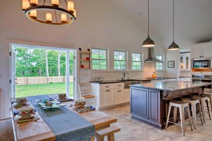 Luxury Hampton Bays Home - Walk to Shinnecock Bay - image 13