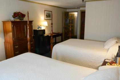 Lamie's Inn & The Old Salt Tavern - image 14