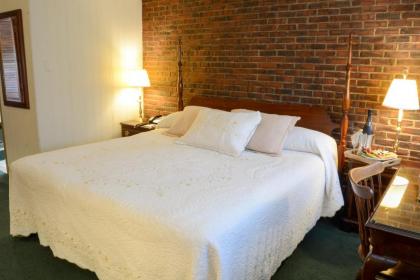 Lamie's Inn & The Old Salt Tavern - image 2