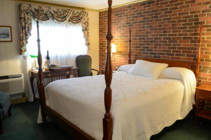 Lamie's Inn & The Old Salt Tavern - image 9