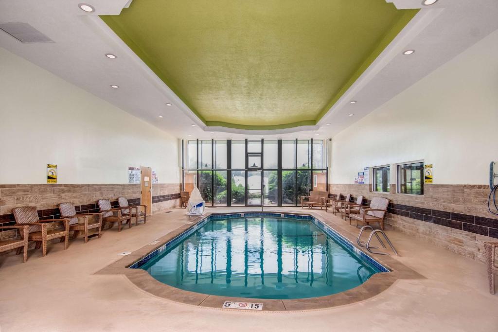 Best Western Plus The Inn at Hampton - main image