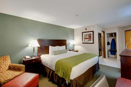 Best Western Plus The Inn at Hampton - image 13