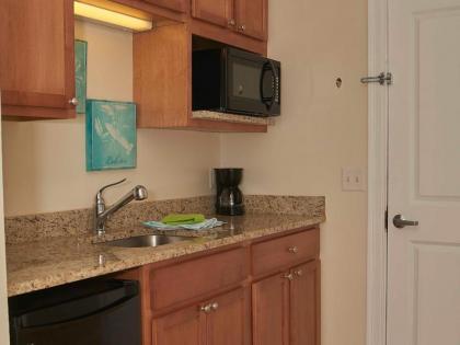 Atlantic Breeze Suites - image 10