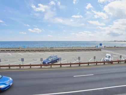 Atlantic Breeze Suites - image 11