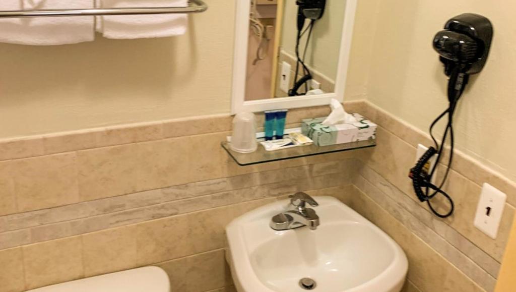 Magnuson Hotel Hampton NH - image 5