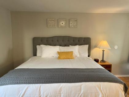 Hampton Harbor Motel - image 6