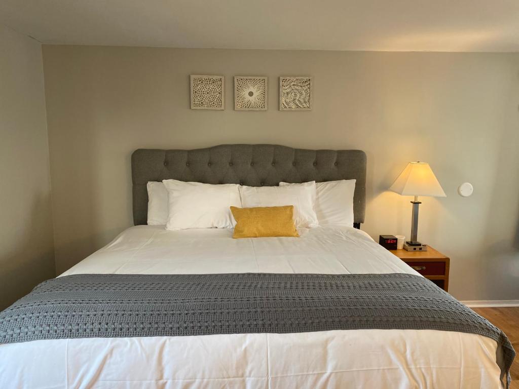 Hampton Harbor Motel - image 6