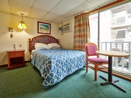 Hillcrest Inn - image 13