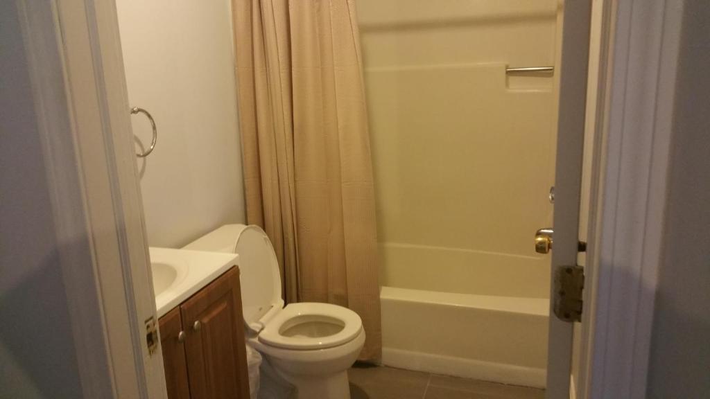 12 Ashworth Ave - image 3