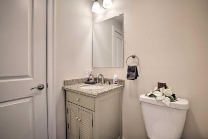 Modern Hampton Beach Condo Less Than half Mi to the Beach! - image 12