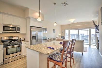 Modern Hampton Beach Condo Less Than half Mi to the Beach! - image 3