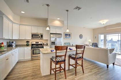 Modern Hampton Beach Condo Less Than half Mi to the Beach! - image 4