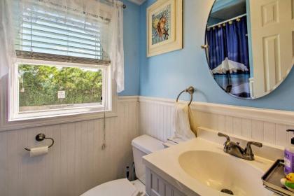 Hampton Cottage - Walk to Beaches and Marina! - image 10