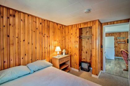 Hampton Cottage - Walk to Beaches and Marina! - image 13