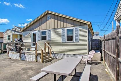 Hampton Cottage - Walk to Beaches and Marina! - image 2