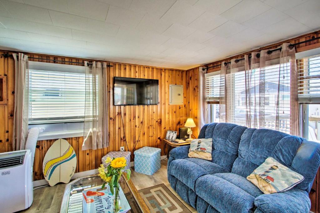 Hampton Cottage - Walk to Beaches and Marina! - image 5