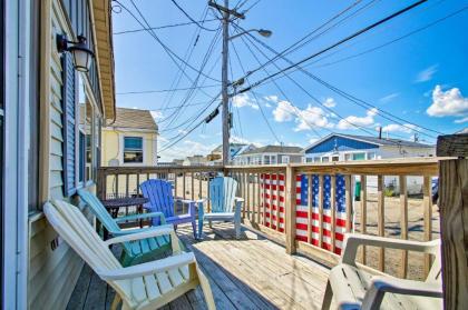 Hampton Cottage - Walk to Beaches and Marina! - image 7