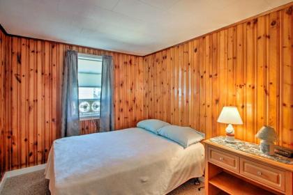 Hampton Cottage - Walk to Beaches and Marina! - image 8