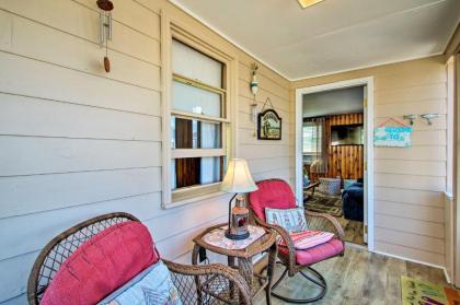 Hampton Cottage - Walk to Beaches and Marina! - image 9