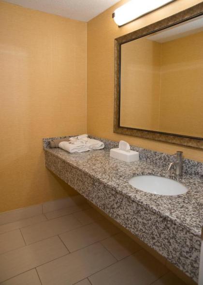 Hampton Falls Inn - image 12
