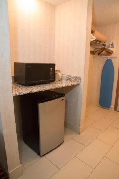 Hampton Falls Inn - image 13