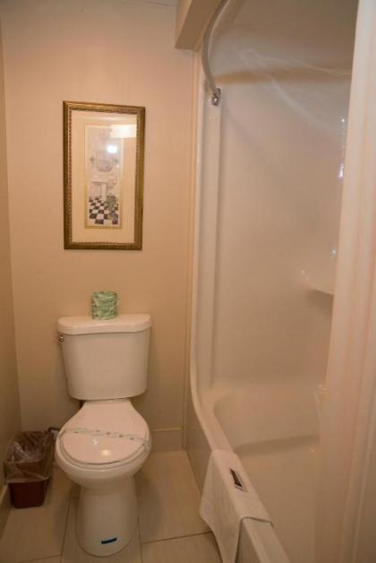 Hampton Falls Inn - image 15