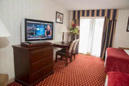 Hampton Falls Inn - image 4