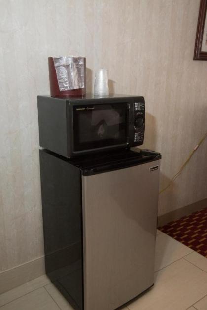 Hampton Falls Inn - image 6