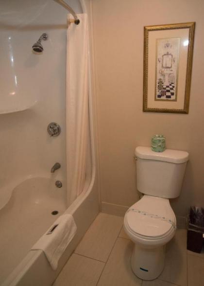 Hampton Falls Inn - image 9