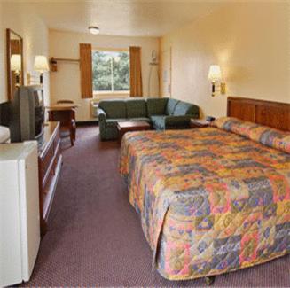Belmont Inn and Suites - image 3