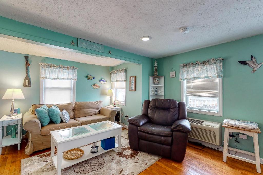 Hampton Beach Hangout & Nancy's Villa - main image