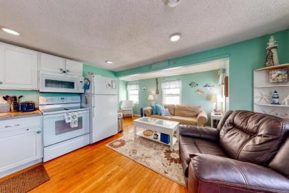 Hampton Beach Hangout & Nancy's Villa - image 4