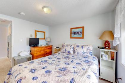 Hampton Beach Hangout & Nancy's Villa - image 7