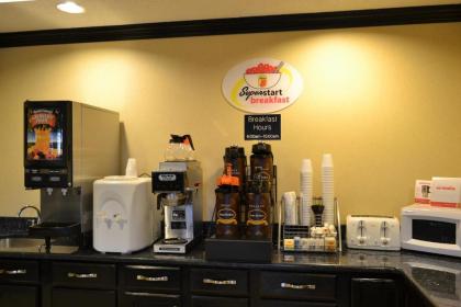 Super 8 by Wyndham Hanover - image 4