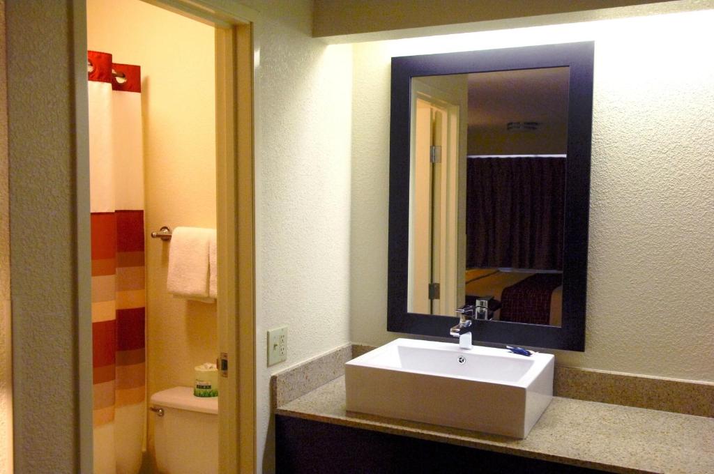 Red Roof Inn PLUS+ Baltimore - Washington DC/BWI South - image 5