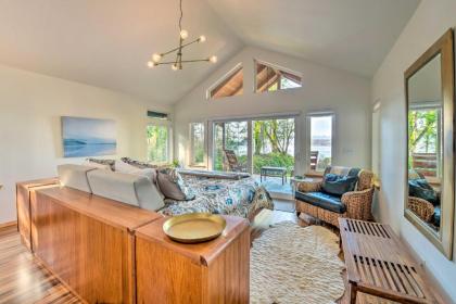 Mid-Century Cabin with Deck and Puget Sound Vistas! - image 11
