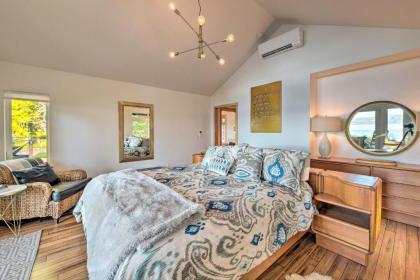 Mid-Century Cabin with Deck and Puget Sound Vistas! - image 12
