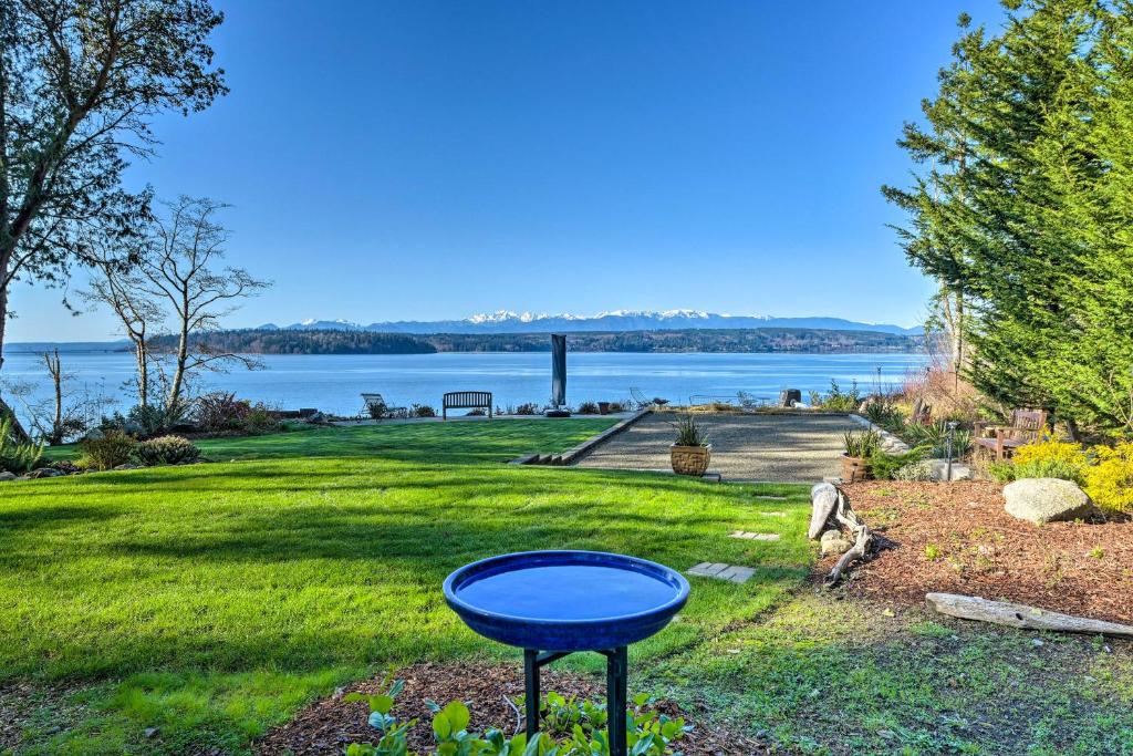 Mid-Century Cabin with Deck and Puget Sound Vistas! - image 3