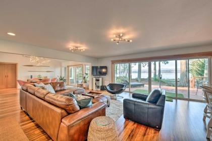 Mid-Century Cabin with Deck and Puget Sound Vistas! - image 4