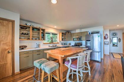 Mid-Century Cabin with Deck and Puget Sound Vistas! - image 9