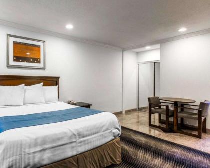 Rodeway Inn & Suites Pacific Coast Highway - image 13