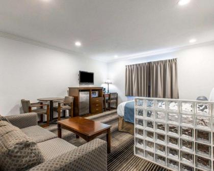 Rodeway Inn & Suites Pacific Coast Highway - image 15