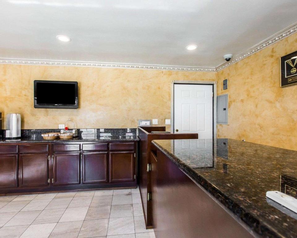 Rodeway Inn & Suites Pacific Coast Highway - image 7