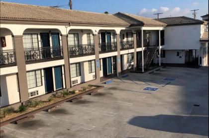 Travelodge by Wyndham Harbor City - image 2