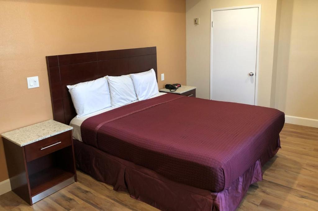 Travelodge by Wyndham Harbor City - image 4