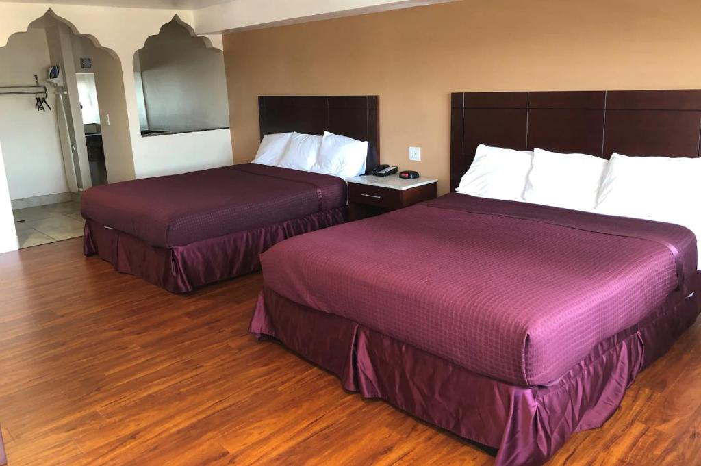 Travelodge by Wyndham Harbor City - image 5