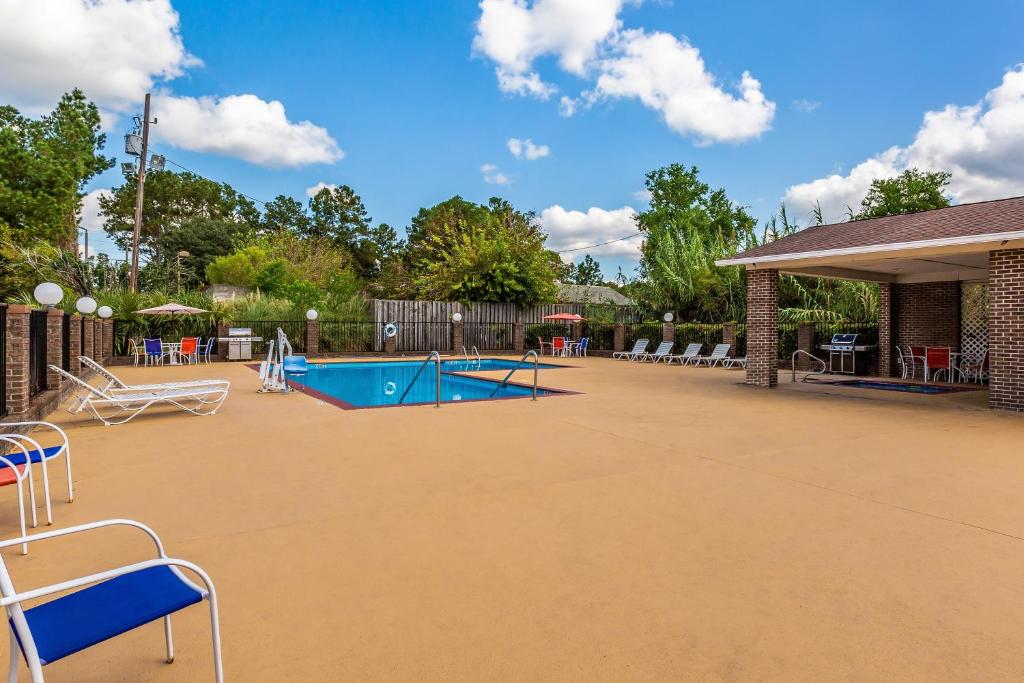 Red Roof Inn Hardeeville - image 3